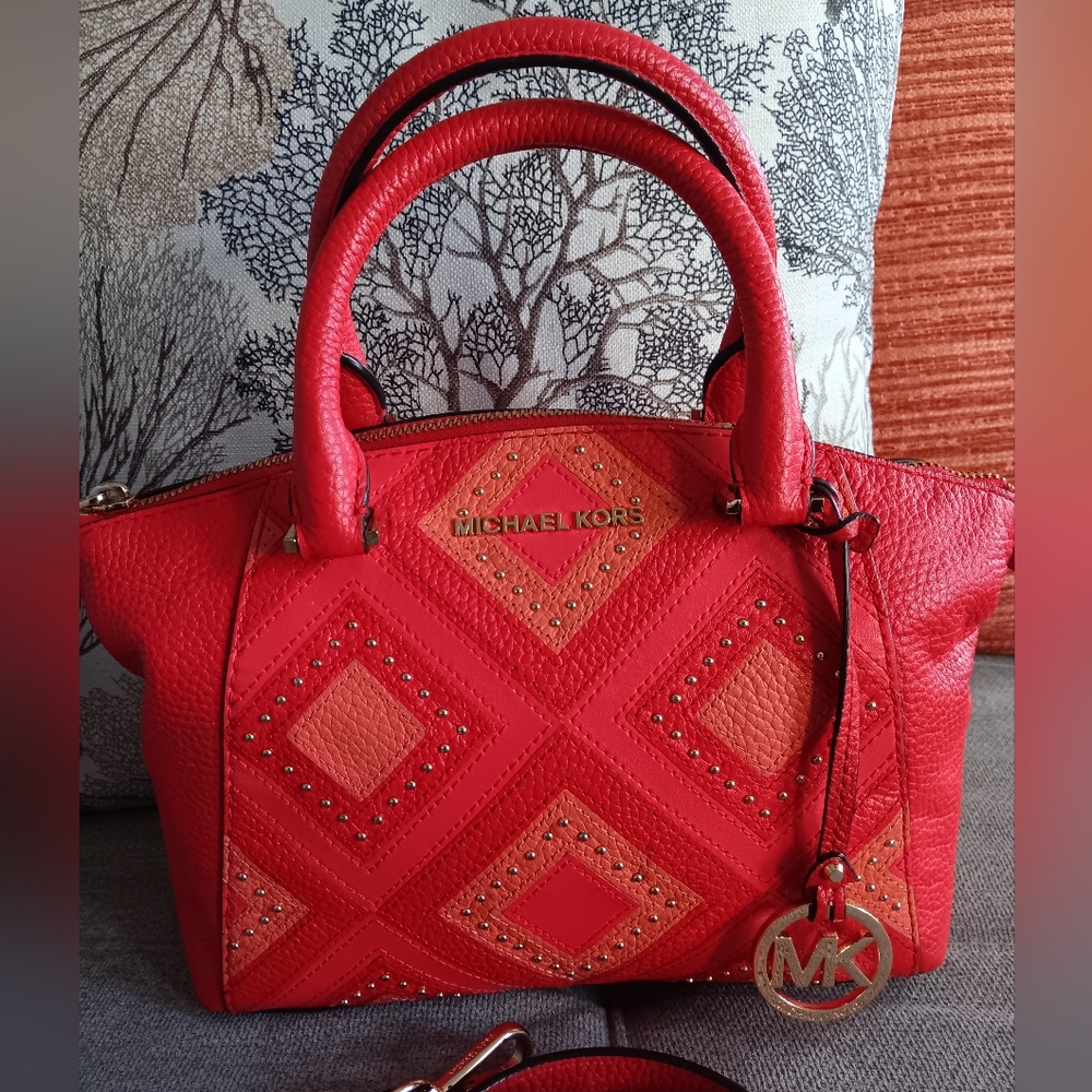 EUC Michael Kors Riley SATCHEL - Picture 2 of 15